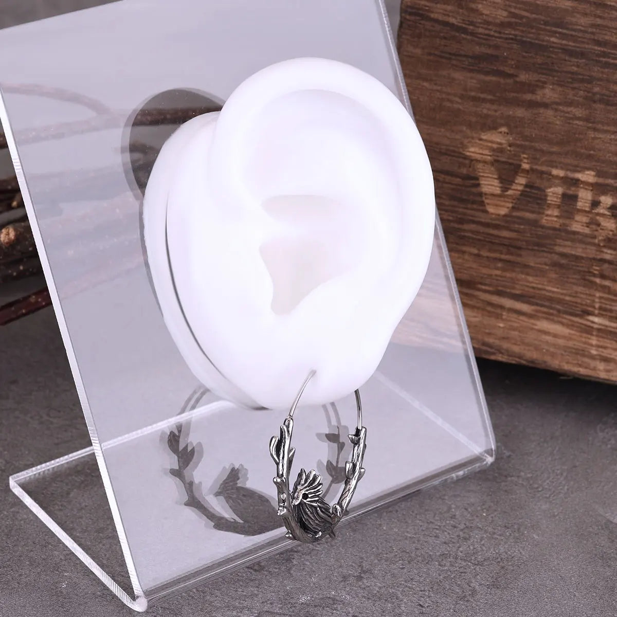 Stainless Steel Raven Round Earrings Punk Party Earrings for Men and Women Charming Everyday Fashion Jewelry Gifts