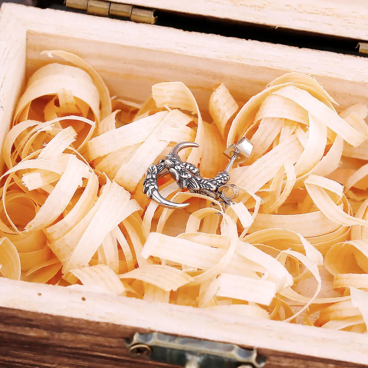 Vintage Eagle Claw Animal Stud Earrings For Men and Women Stainless Steel Punk Daily Party Earrings Fashion Charm Jewelry Gift