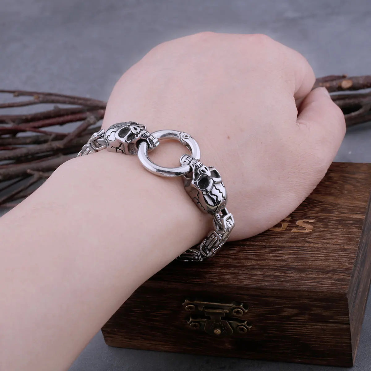 Men's Stainless Steel Skull Bracelet Fashion Boutique Hip Hop Biker Neo-Gothic Jewelry Gift with Wooden Box Dropshipping